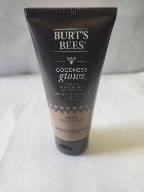 Burt's Bees Goodness Glows Tinted Moisturizer in Chestnut New